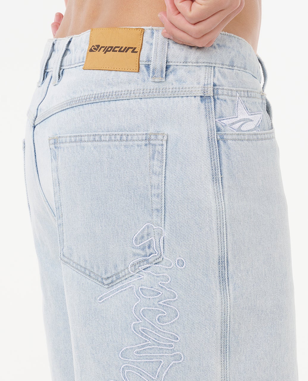 22" Script Walkshort - Image 5